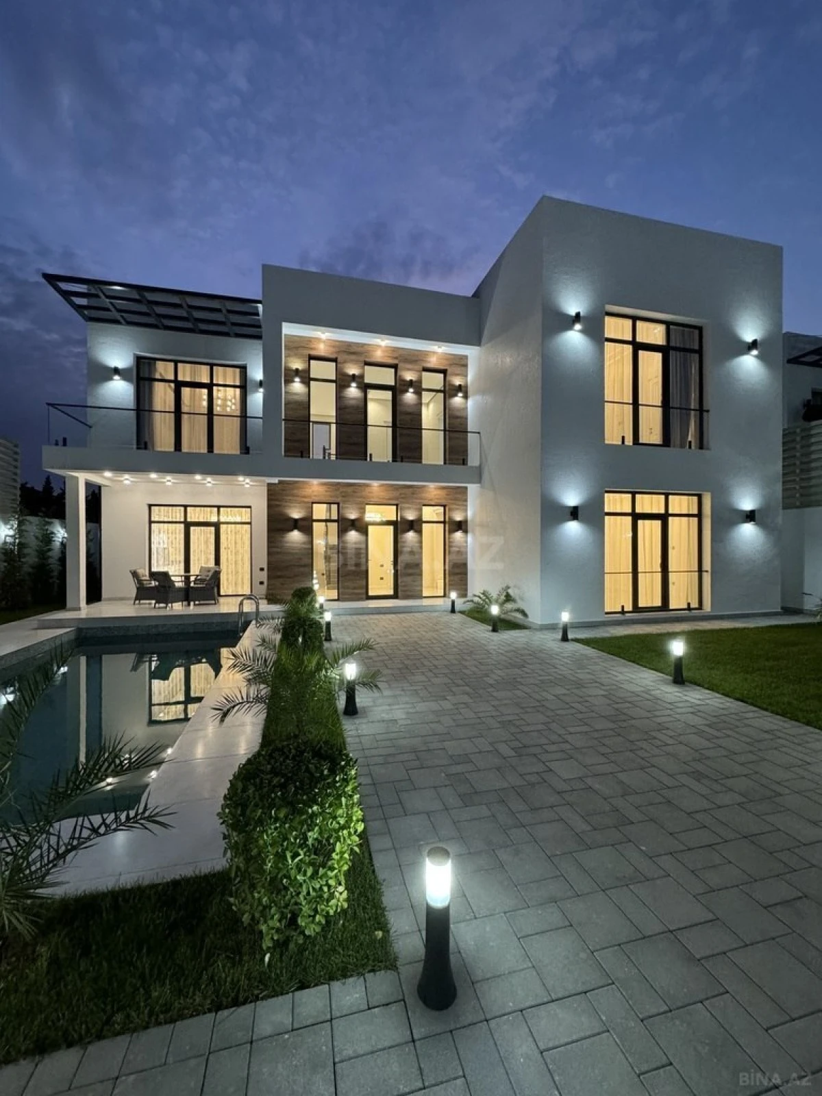 Satılır 4 otaqlı həyət evi 300 m²