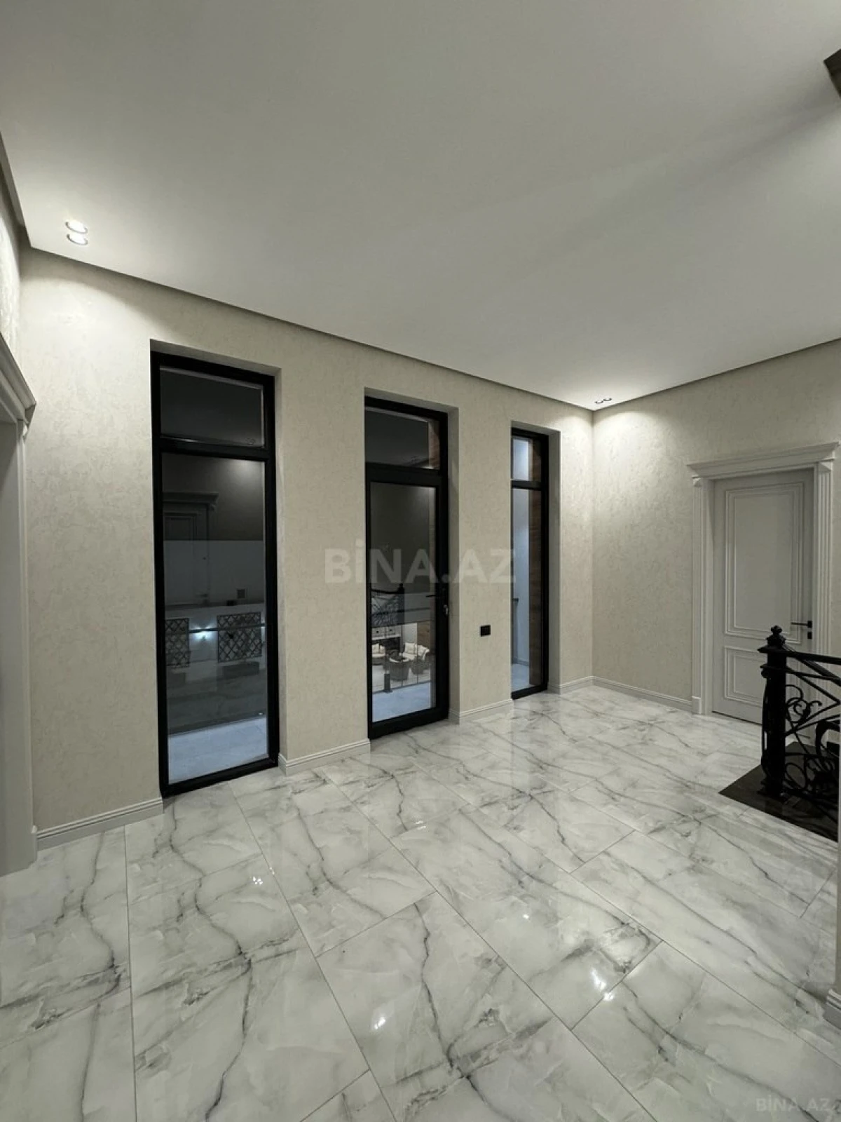 Satılır 4 otaqlı həyət evi 300 m²