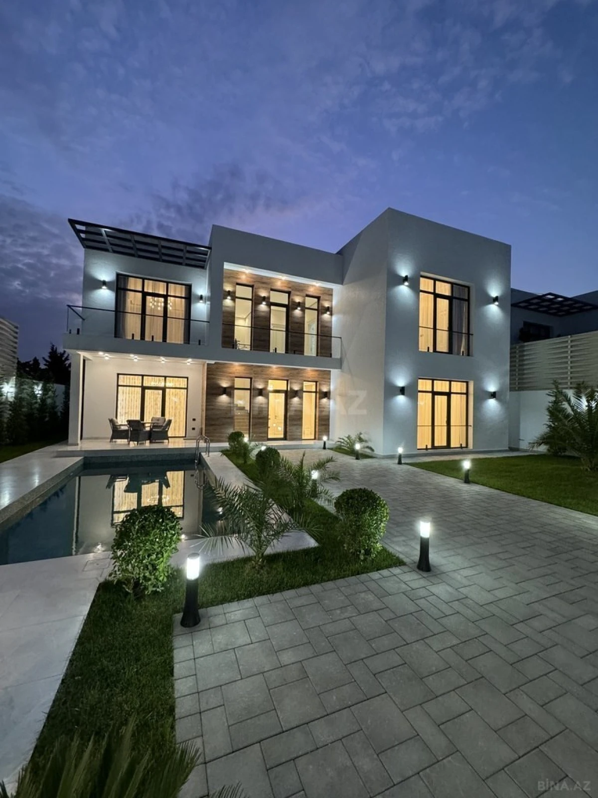 Satılır 4 otaqlı həyət evi 300 m²