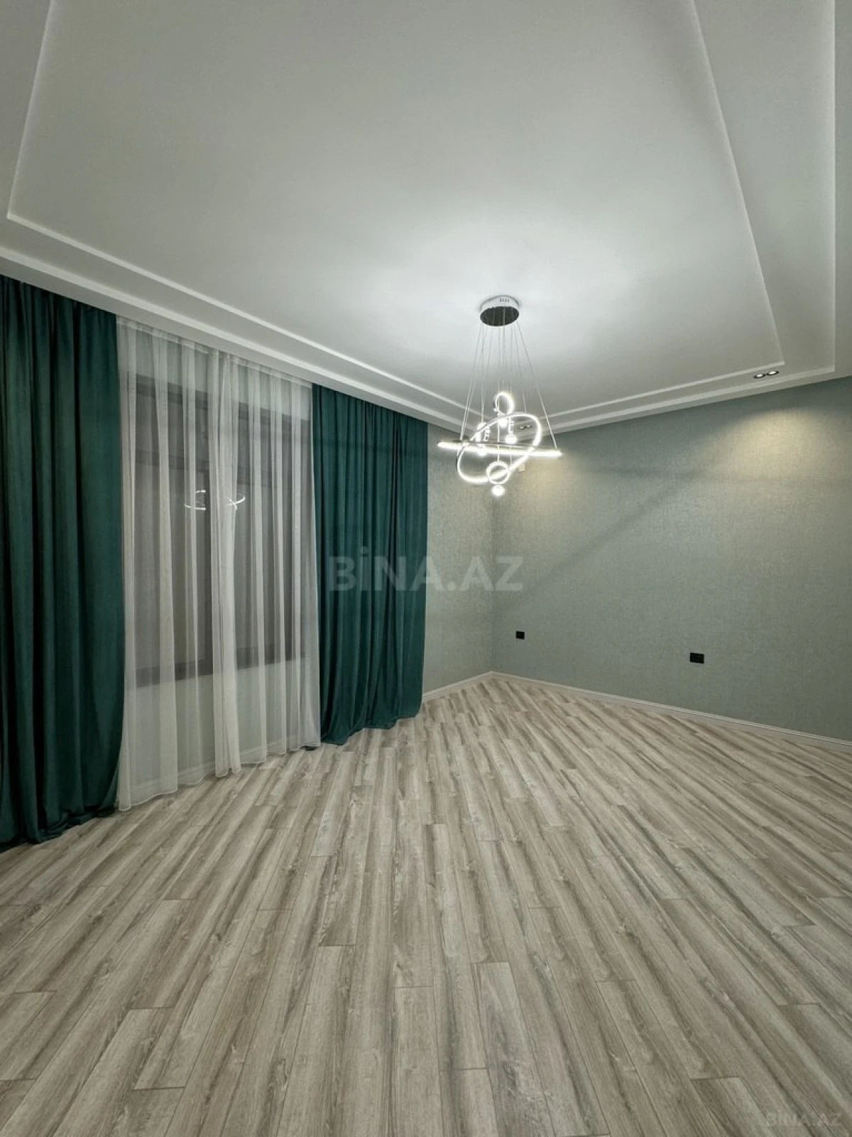 Satılır 4 otaqlı həyət evi 300 m²