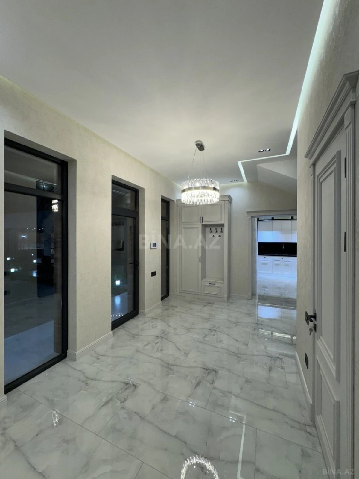 Satılır 4 otaqlı həyət evi 300 m²