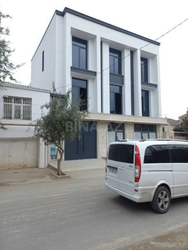 Satılır 6 otaqlı həyət evi 378 m²