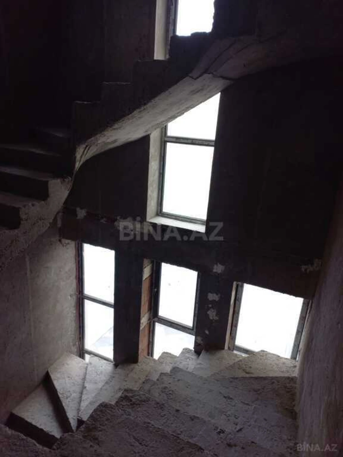 Satılır 6 otaqlı həyət evi 378 m²