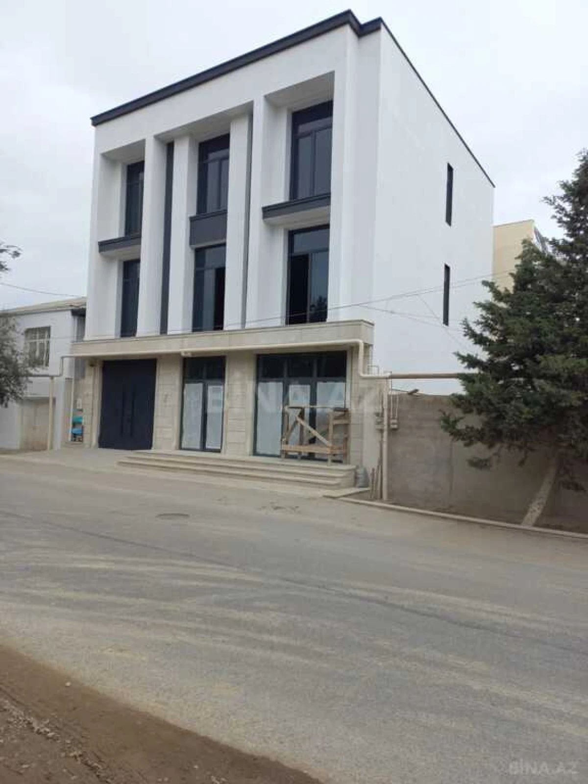 Satılır 6 otaqlı həyət evi 378 m²