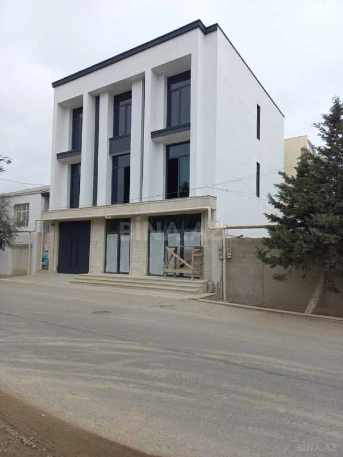 Satılır 6 otaqlı həyət evi 378 m²