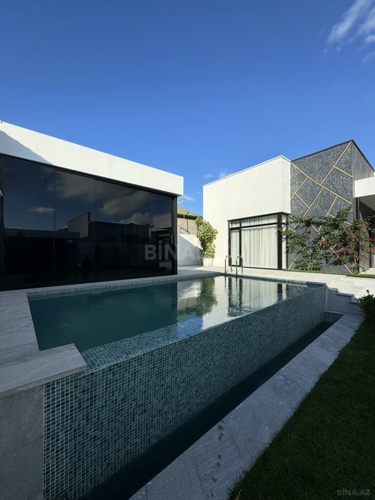 Satılır 4 otaqlı həyət evi 220 m²