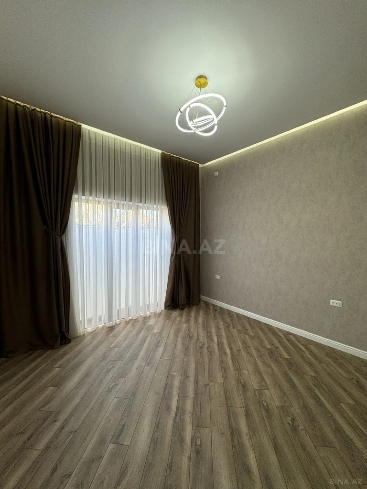 Satılır 4 otaqlı həyət evi 220 m²
