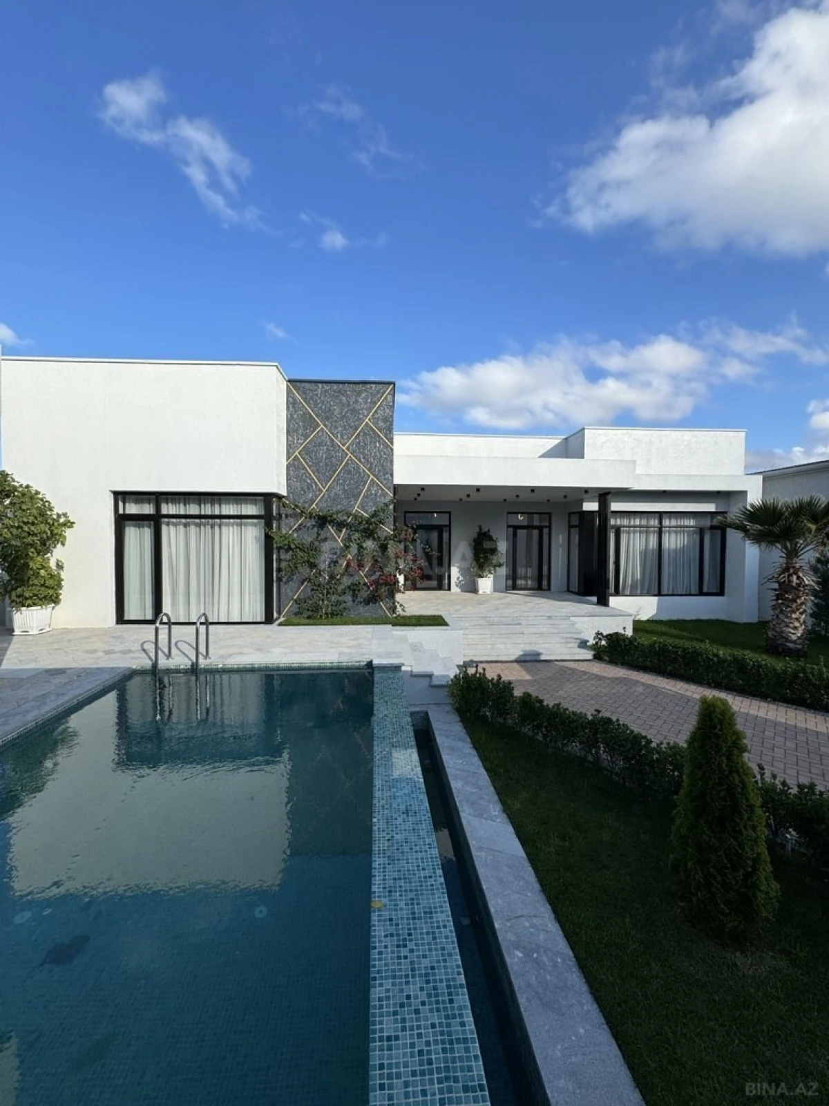 Satılır 4 otaqlı həyət evi 220 m²