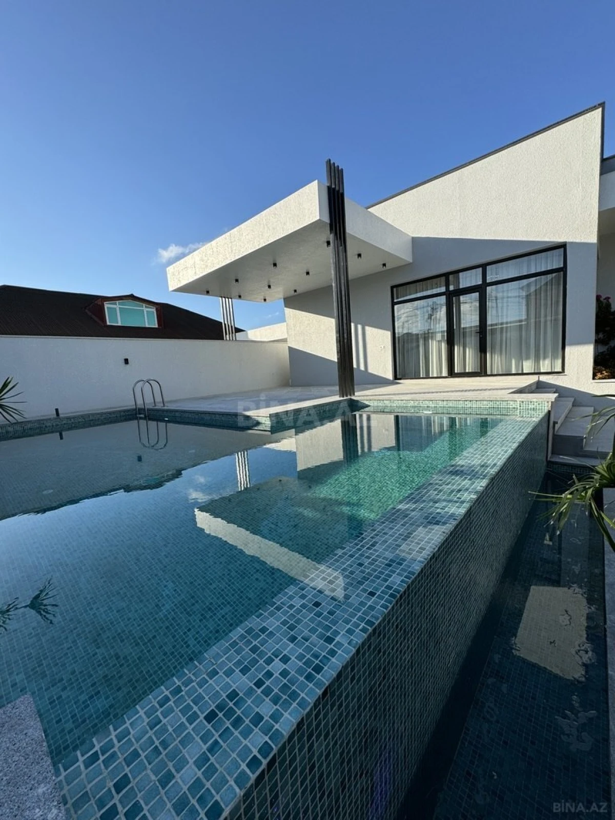 Satılır 4 otaqlı həyət evi 140 m²