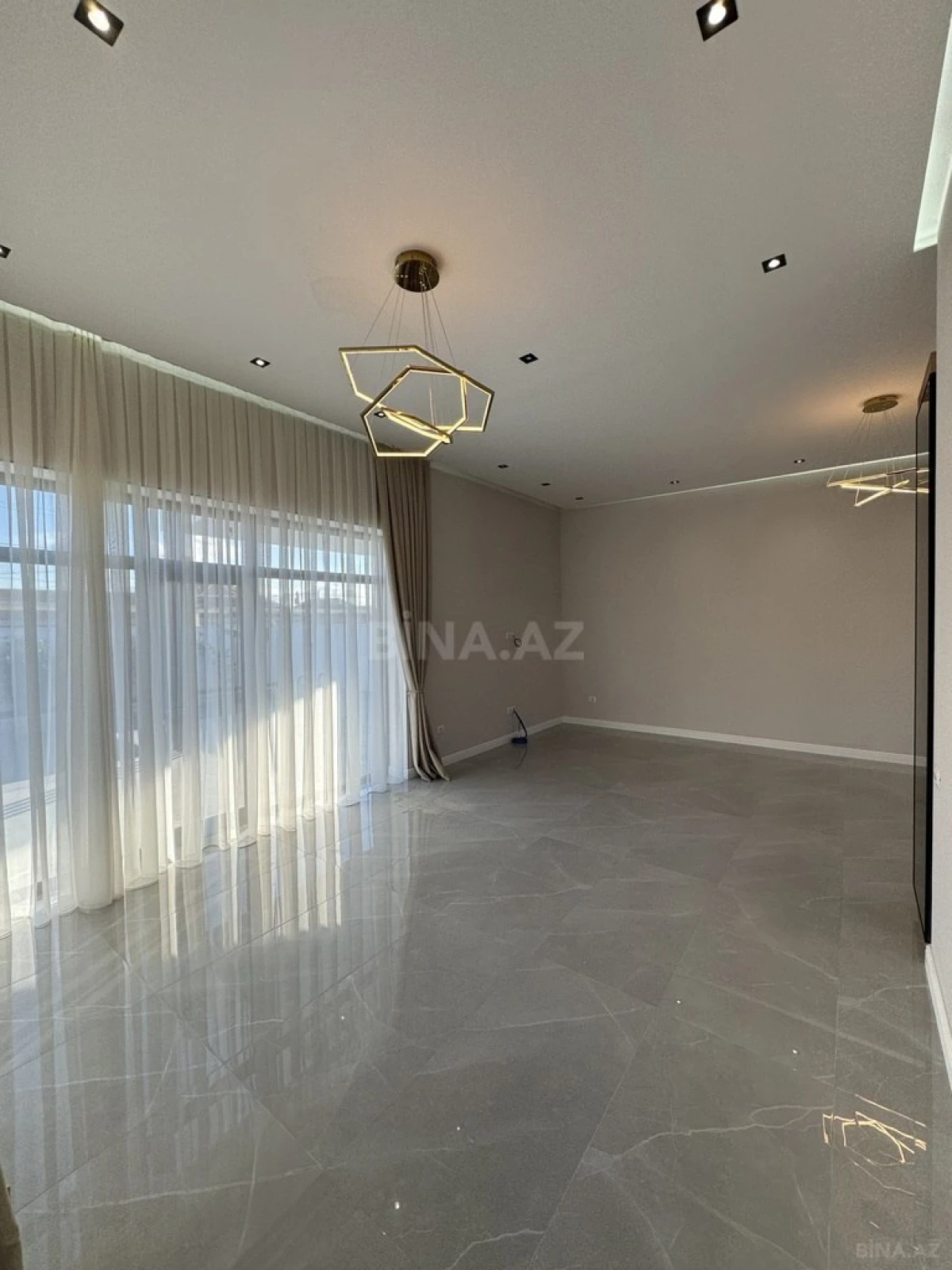 Satılır 4 otaqlı həyət evi 140 m²