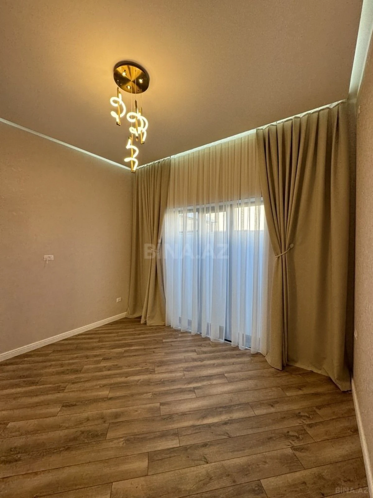 Satılır 4 otaqlı həyət evi 220 m²