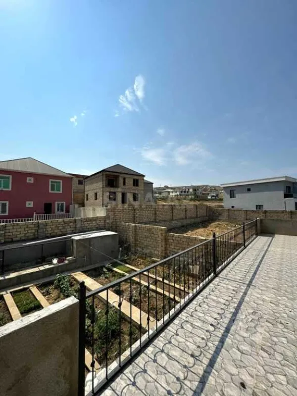 Satılır 9 otaqlı həyət evi 220 m²