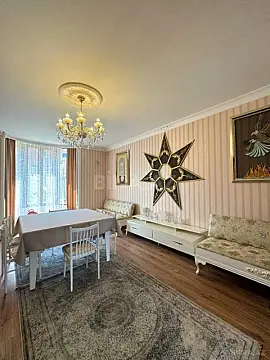 Satılır 9 otaqlı həyət evi 220 m²