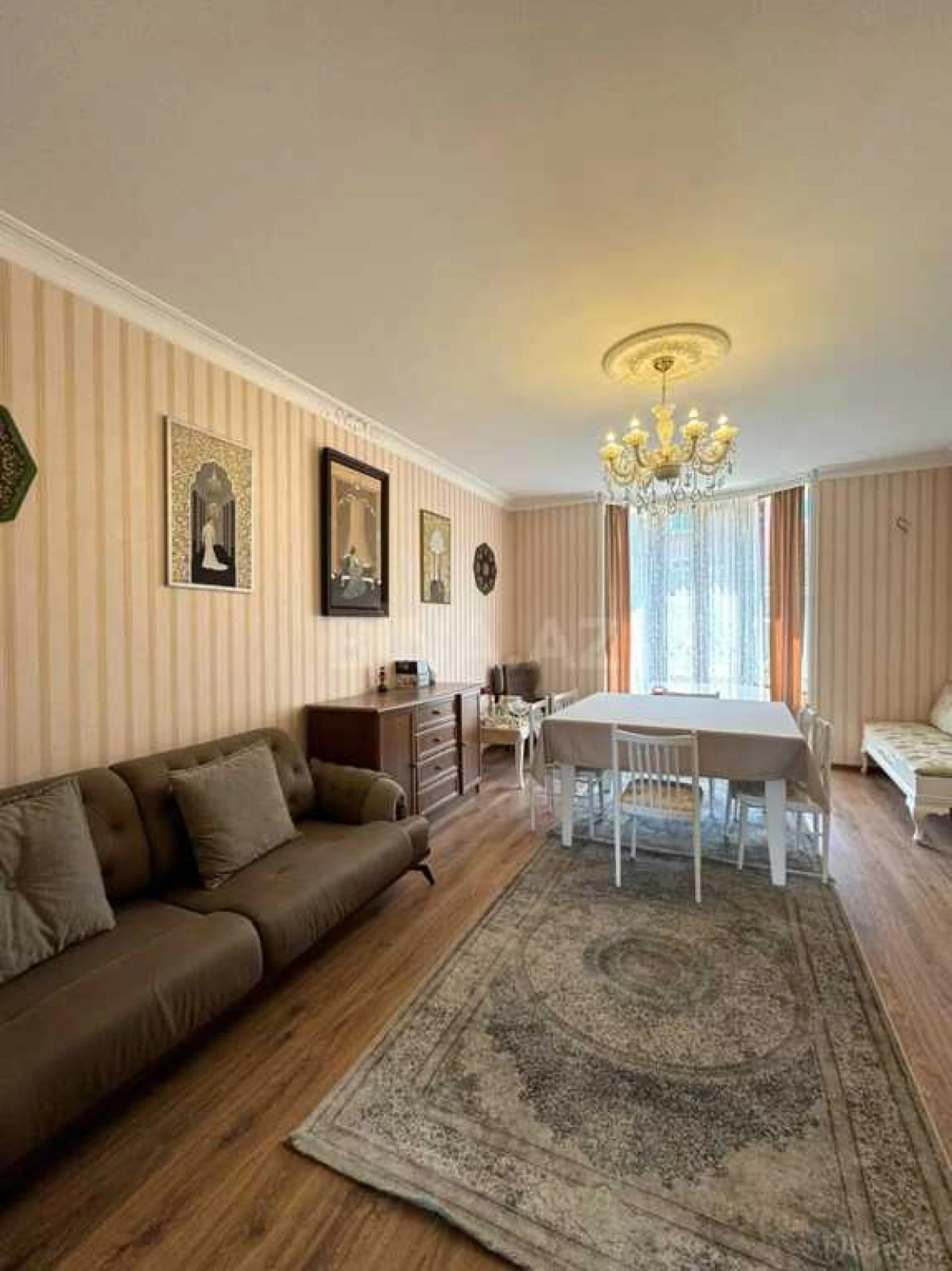 Satılır 9 otaqlı həyət evi 220 m²