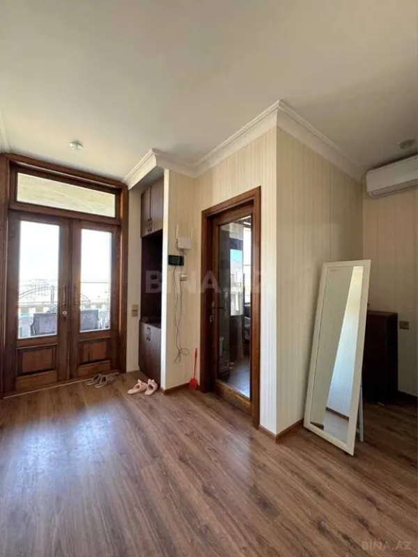 Satılır 9 otaqlı həyət evi 220 m²