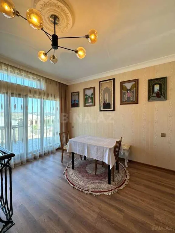 Satılır 9 otaqlı həyət evi 220 m²