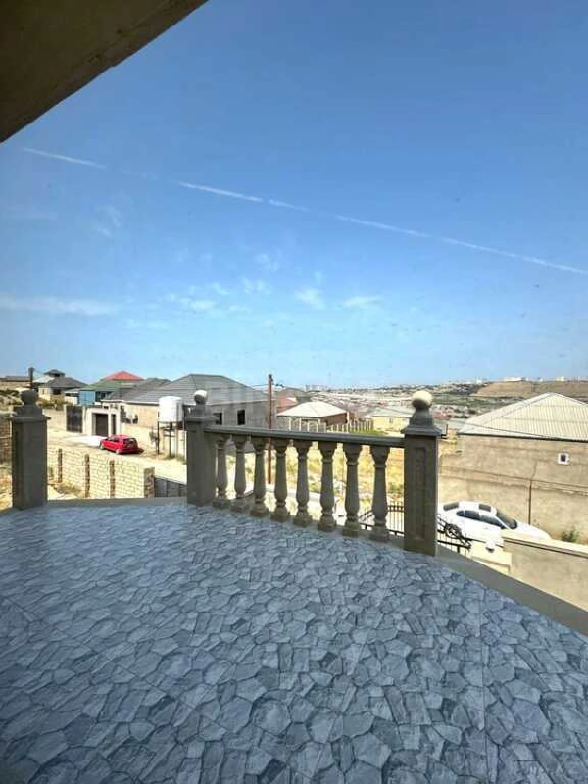 Satılır 9 otaqlı həyət evi 220 m²