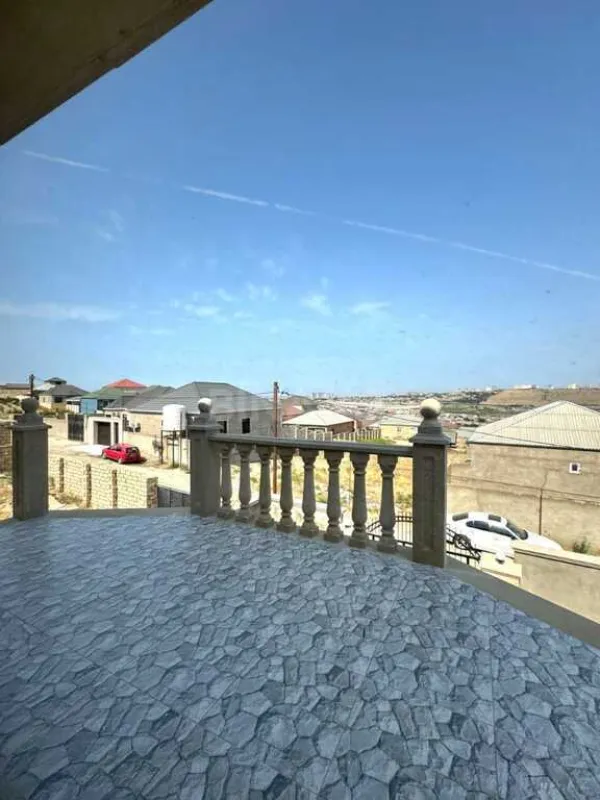 Satılır 9 otaqlı həyət evi 220 m²