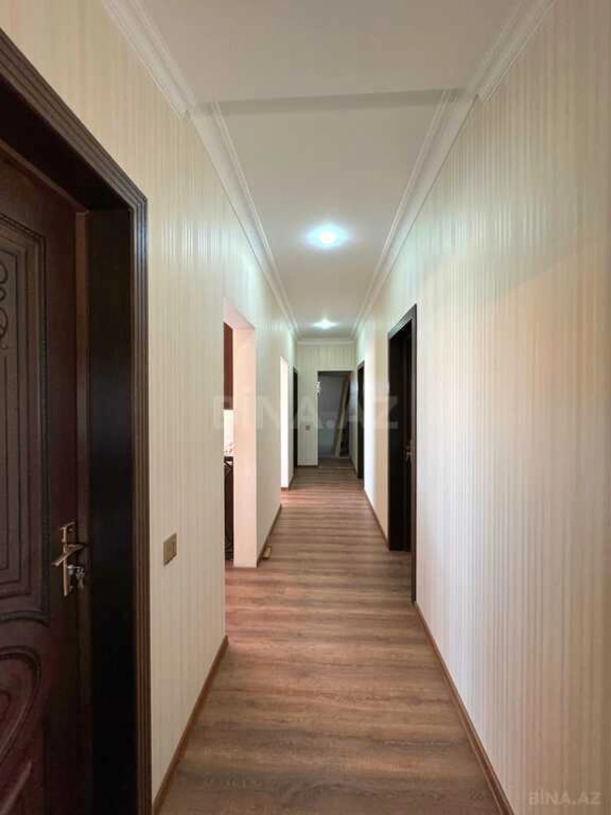 Satılır 9 otaqlı həyət evi 220 m²