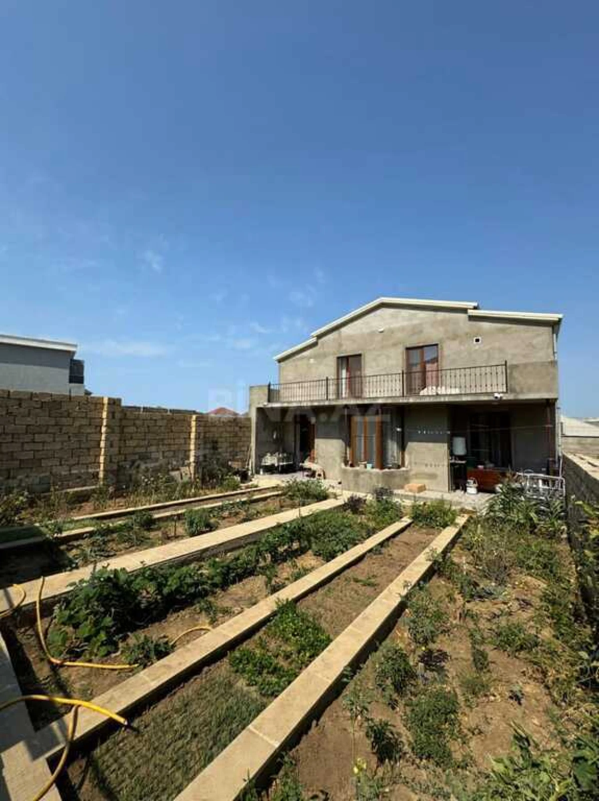 Satılır 9 otaqlı həyət evi 220 m²