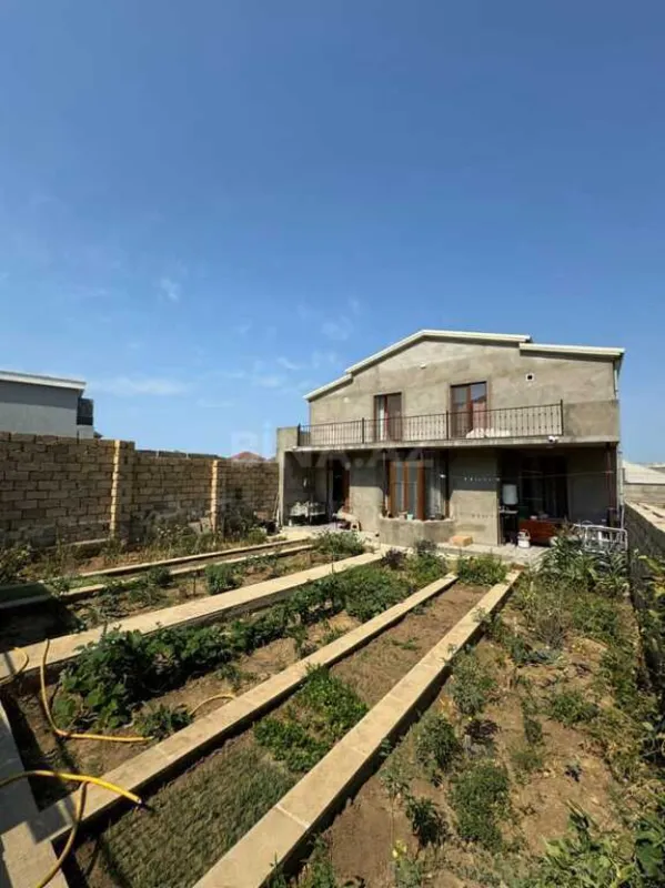 Satılır 9 otaqlı həyət evi 220 m²