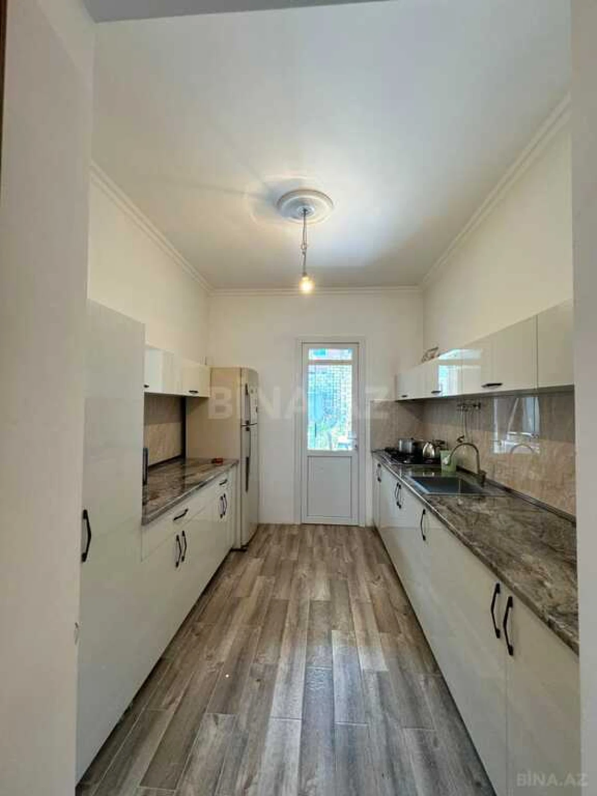 Satılır 9 otaqlı həyət evi 220 m²