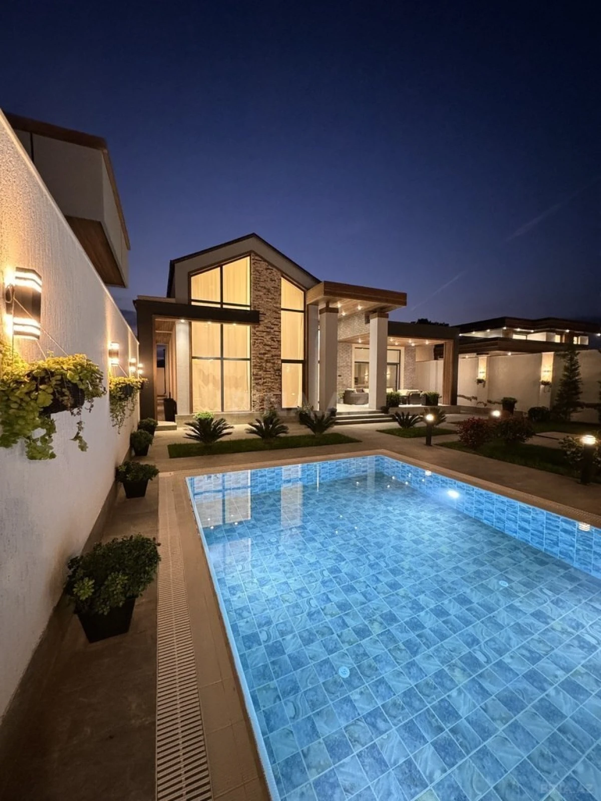 Satılır 4 otaqlı həyət evi 220 m²