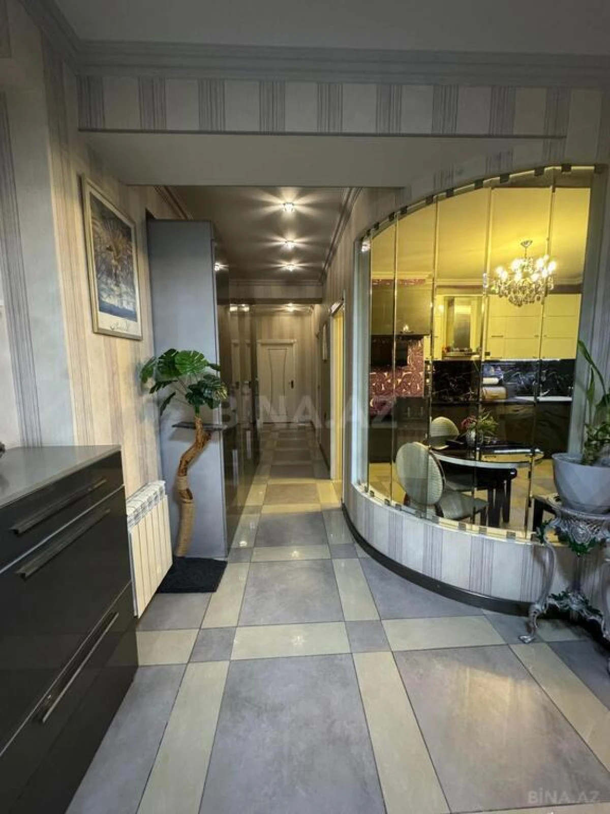 Satılır 3 otaqlı mənzil 138 m²