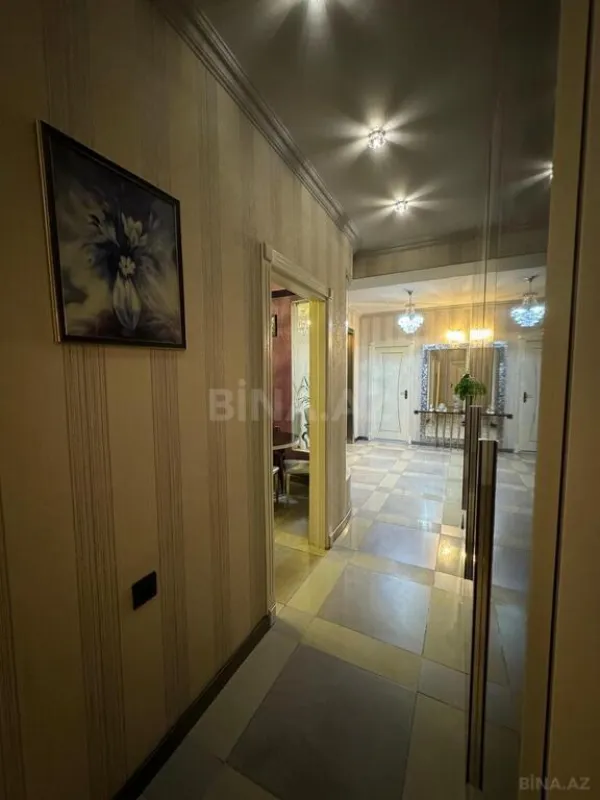 Satılır 3 otaqlı mənzil 138 m²