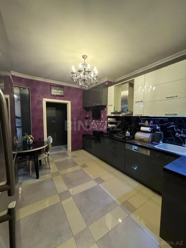 Satılır 3 otaqlı mənzil 138 m²