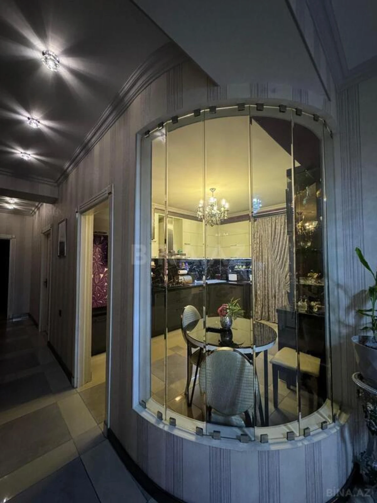 Satılır 3 otaqlı mənzil 138 m²