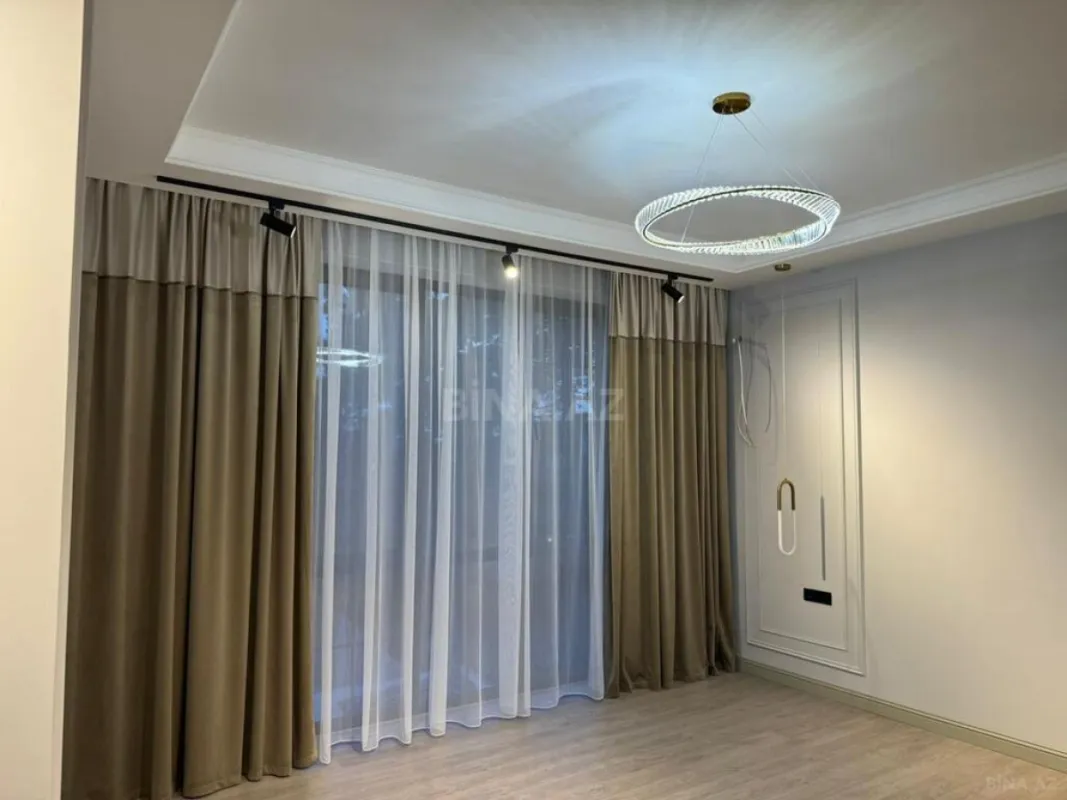 Satılır 5 otaqlı həyət evi 350 m²