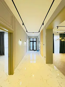 Satılır 5 otaqlı həyət evi 350 m²