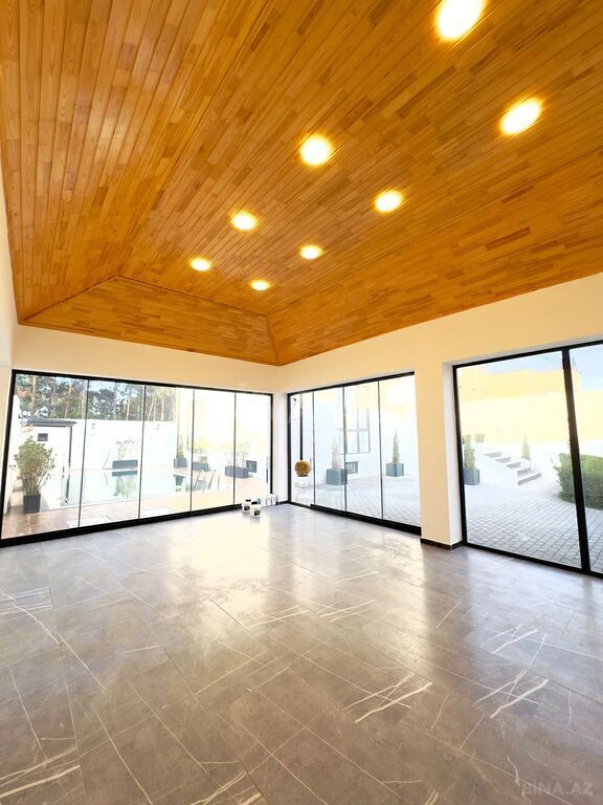 Satılır 5 otaqlı həyət evi 350 m²