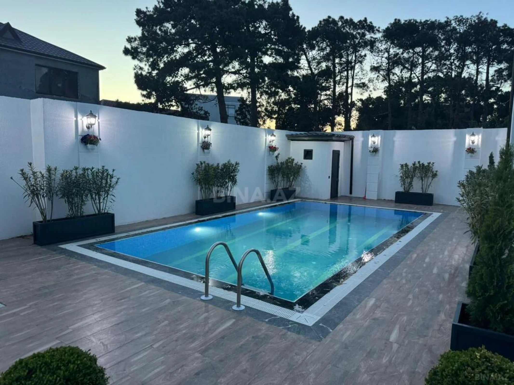 Satılır 5 otaqlı həyət evi 350 m²