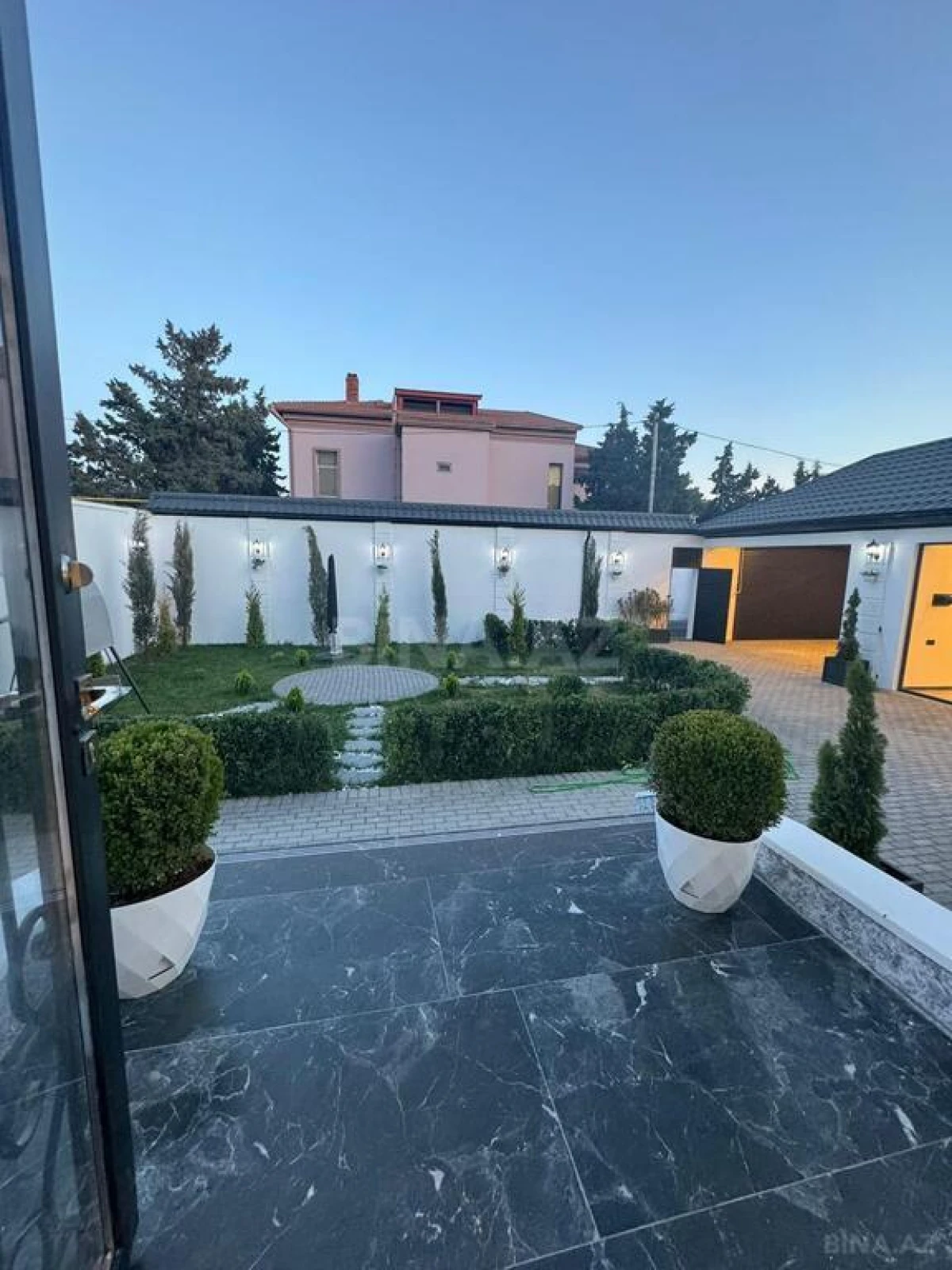 Satılır 5 otaqlı həyət evi 350 m²