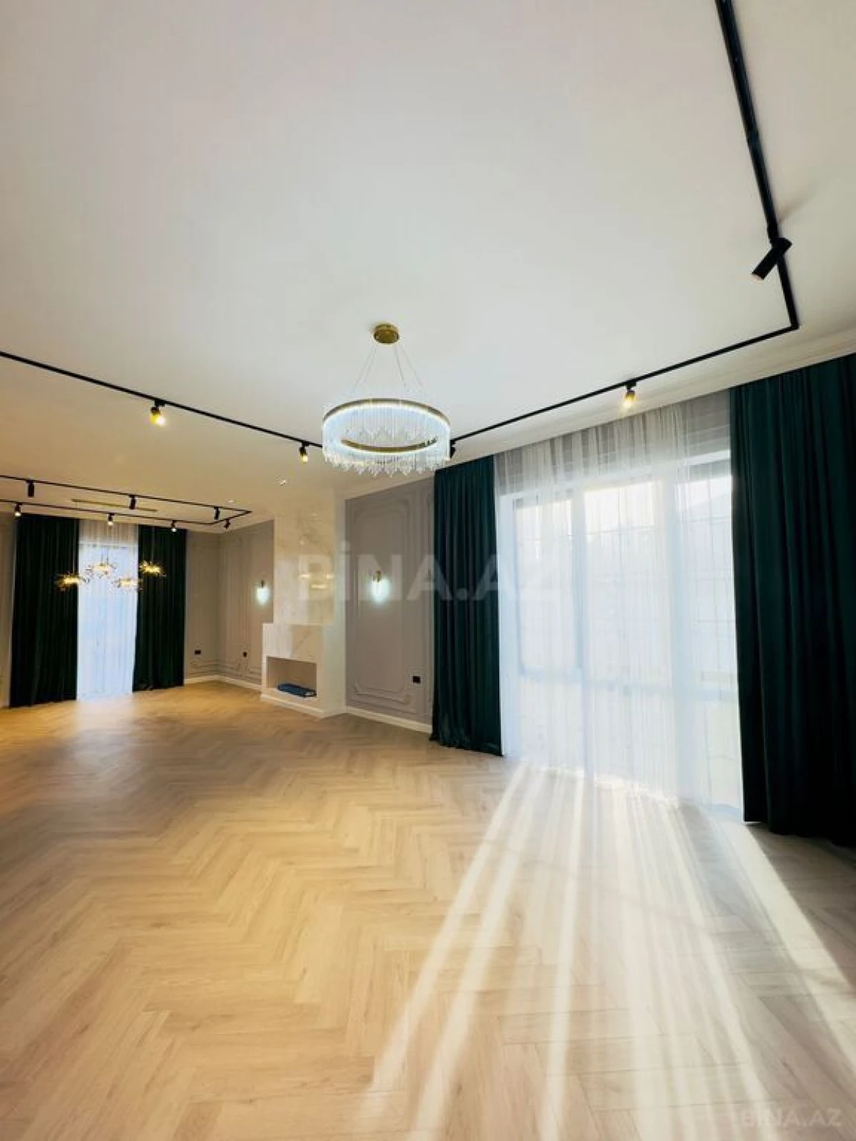 Satılır 5 otaqlı həyət evi 350 m²