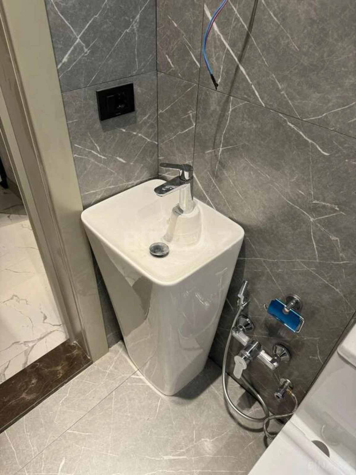 Satılır 5 otaqlı həyət evi 350 m²