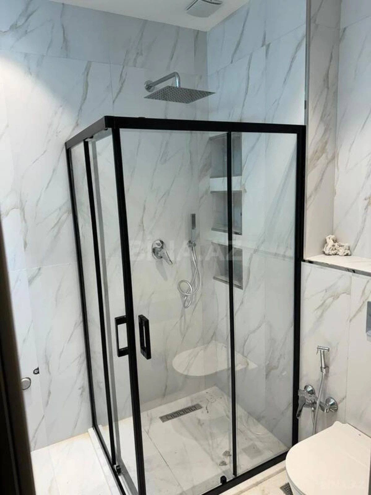 Satılır 5 otaqlı həyət evi 350 m²