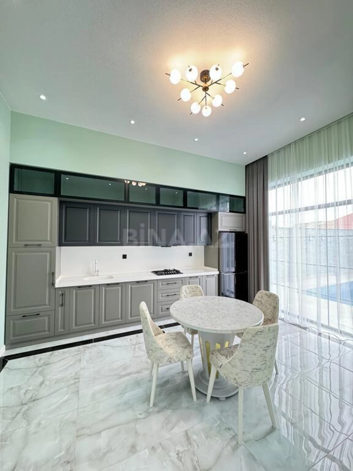 Satılır 4 otaqlı həyət evi 200 m²