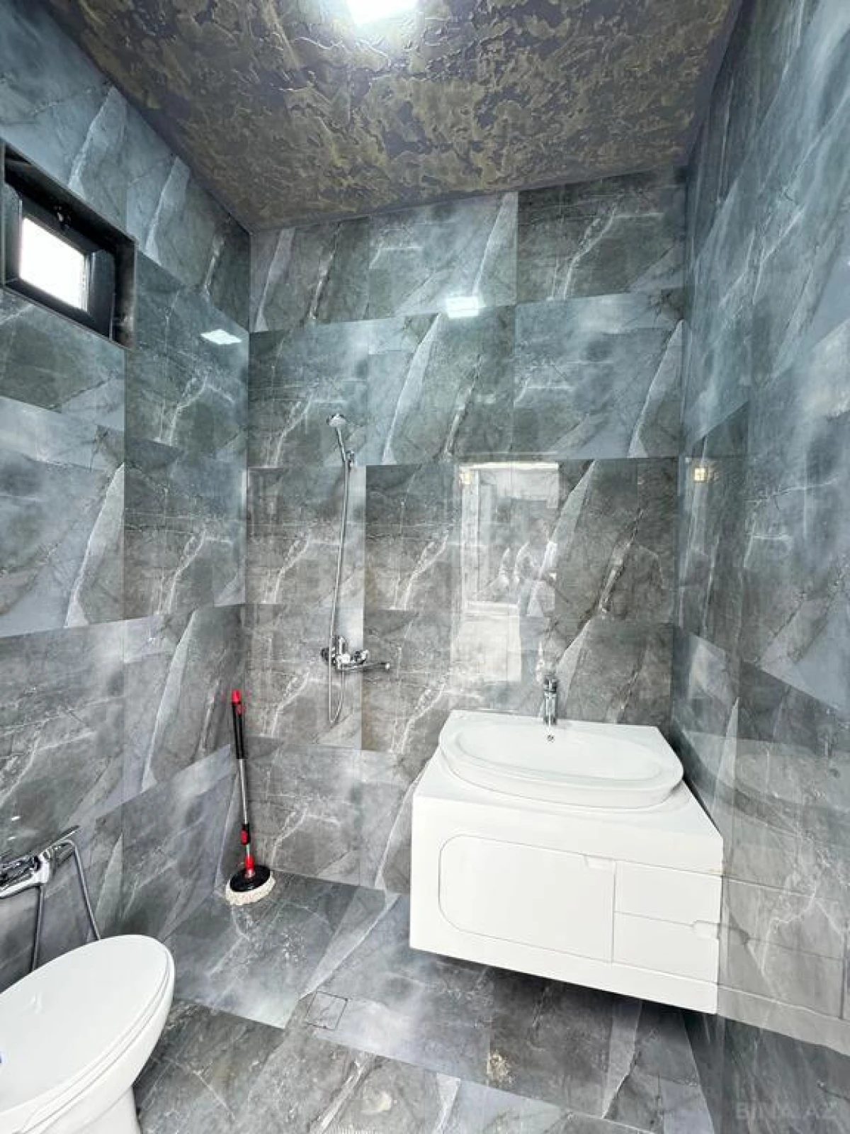 Satılır 4 otaqlı həyət evi 200 m²