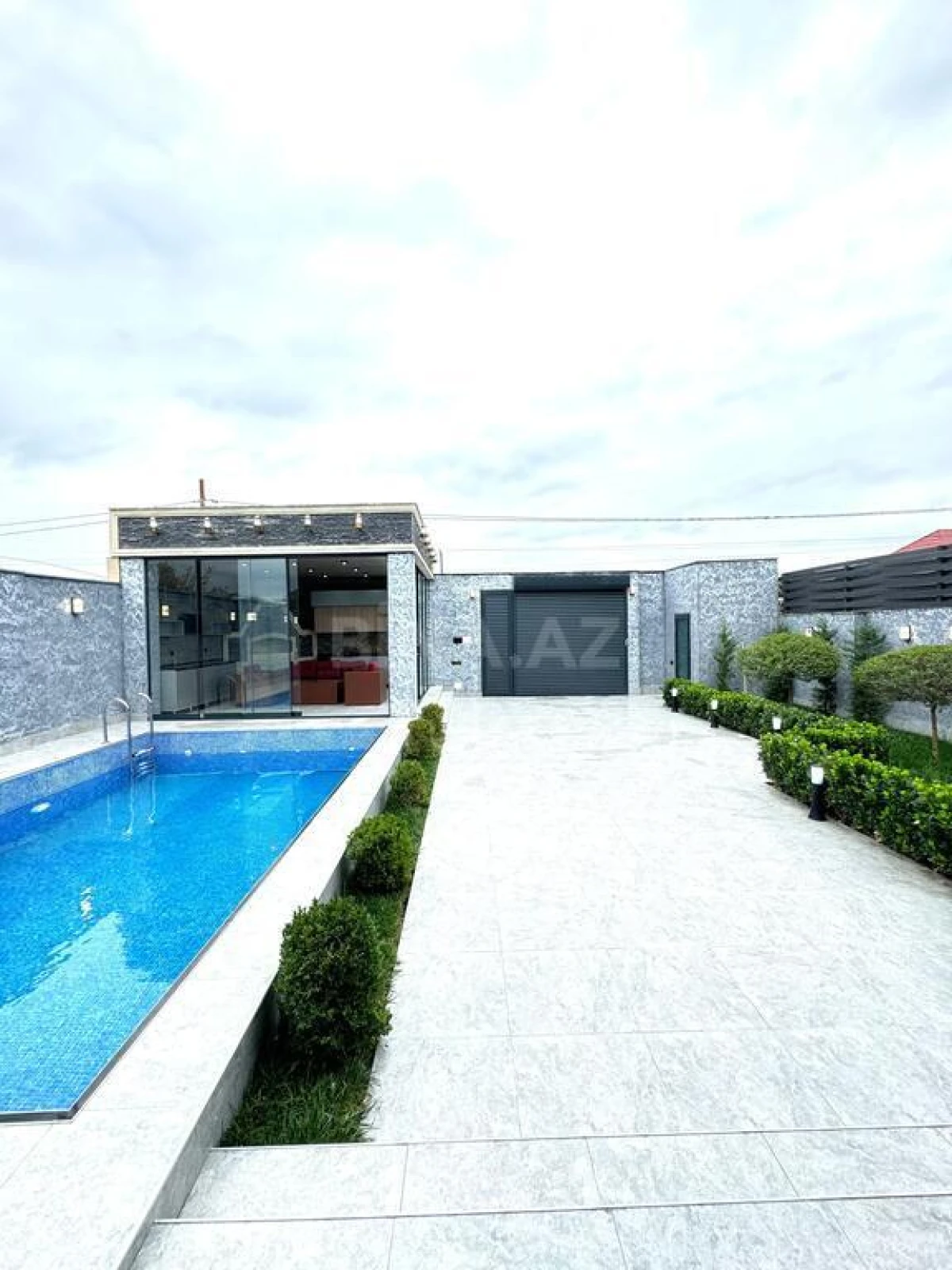 Satılır 4 otaqlı həyət evi 200 m²
