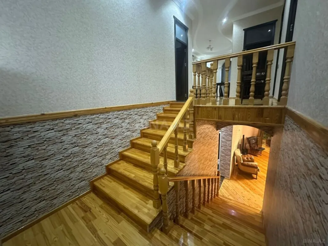 Satılır 7 otaqlı həyət evi 290 m²