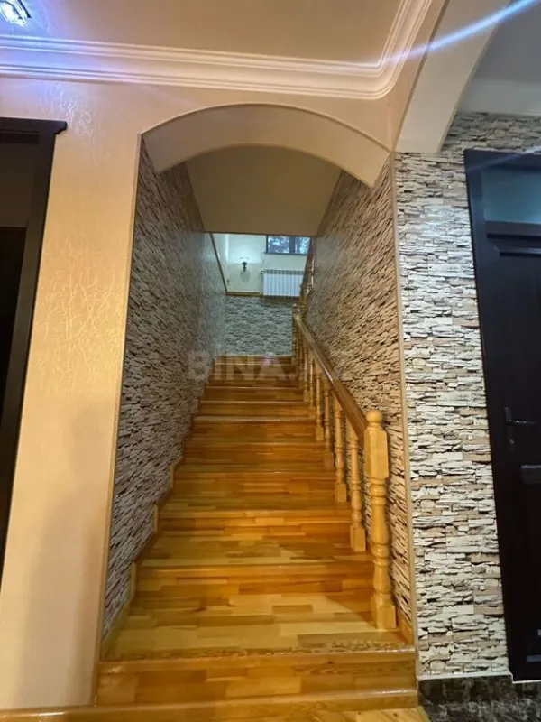 Satılır 7 otaqlı həyət evi 290 m²