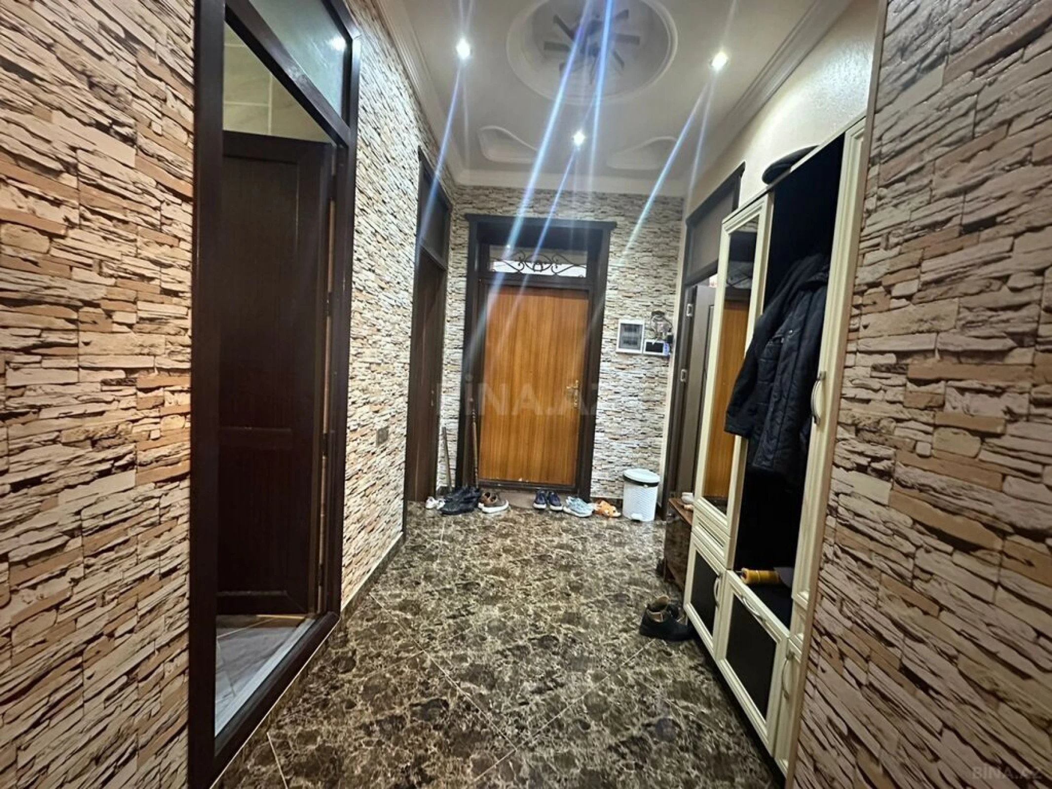 Satılır 7 otaqlı həyət evi 290 m²