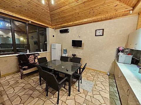 Kirayə verilir 5 otaqlı həyət evi 230 m²