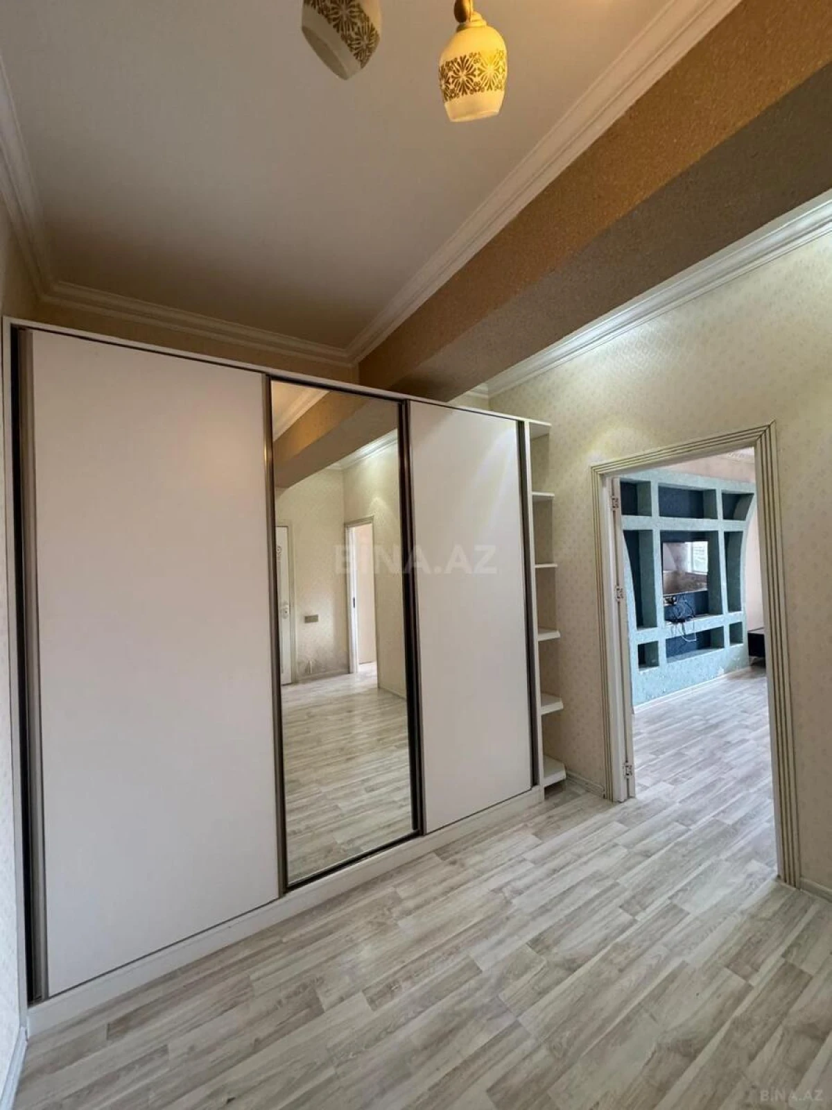 Satılır 2 otaqlı mənzil 72 m²