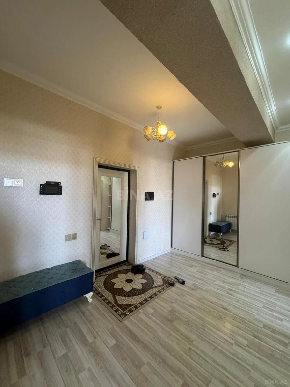 Satılır 2 otaqlı mənzil 72 m²