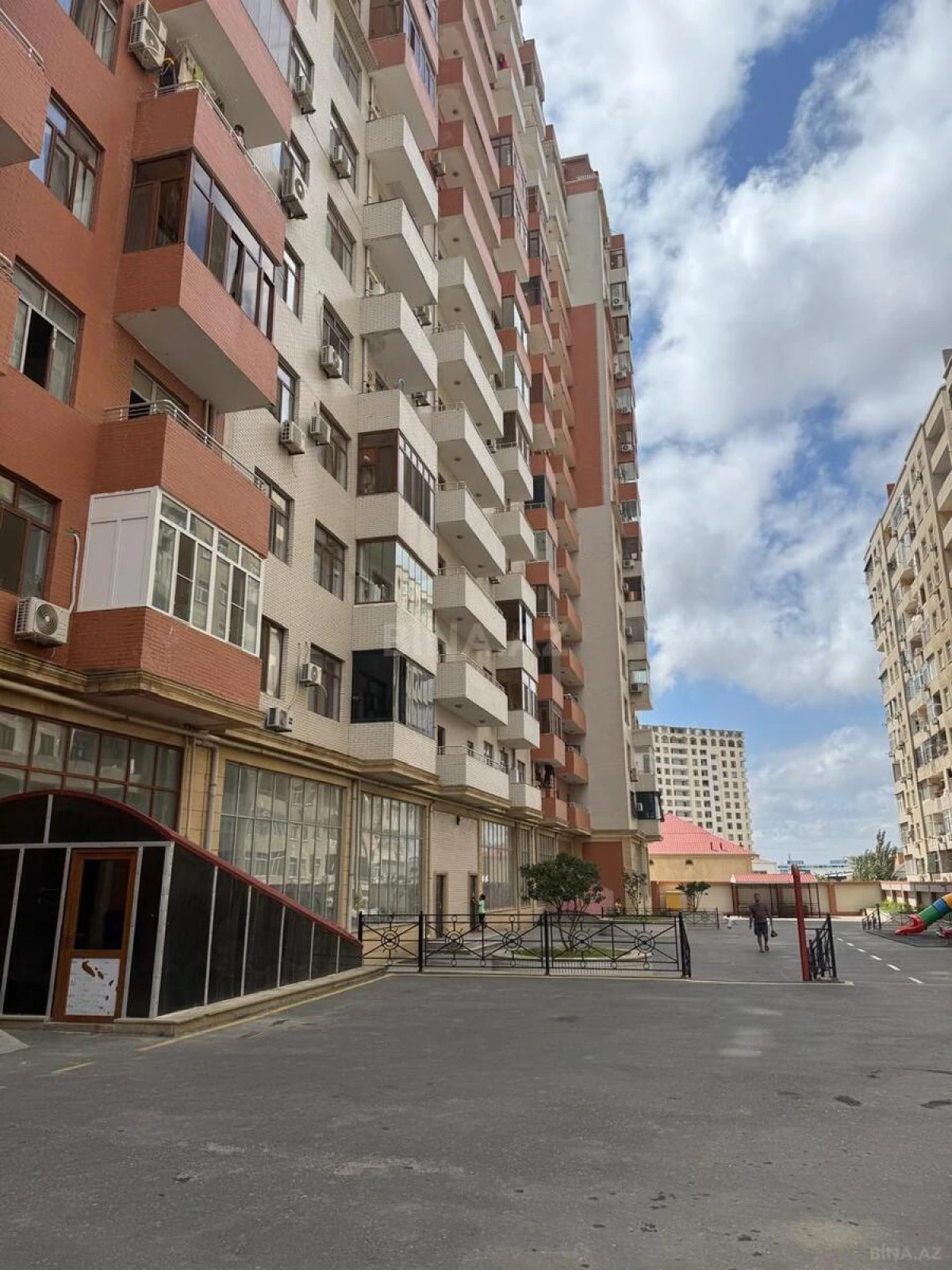 Satılır 2 otaqlı mənzil 72 m²