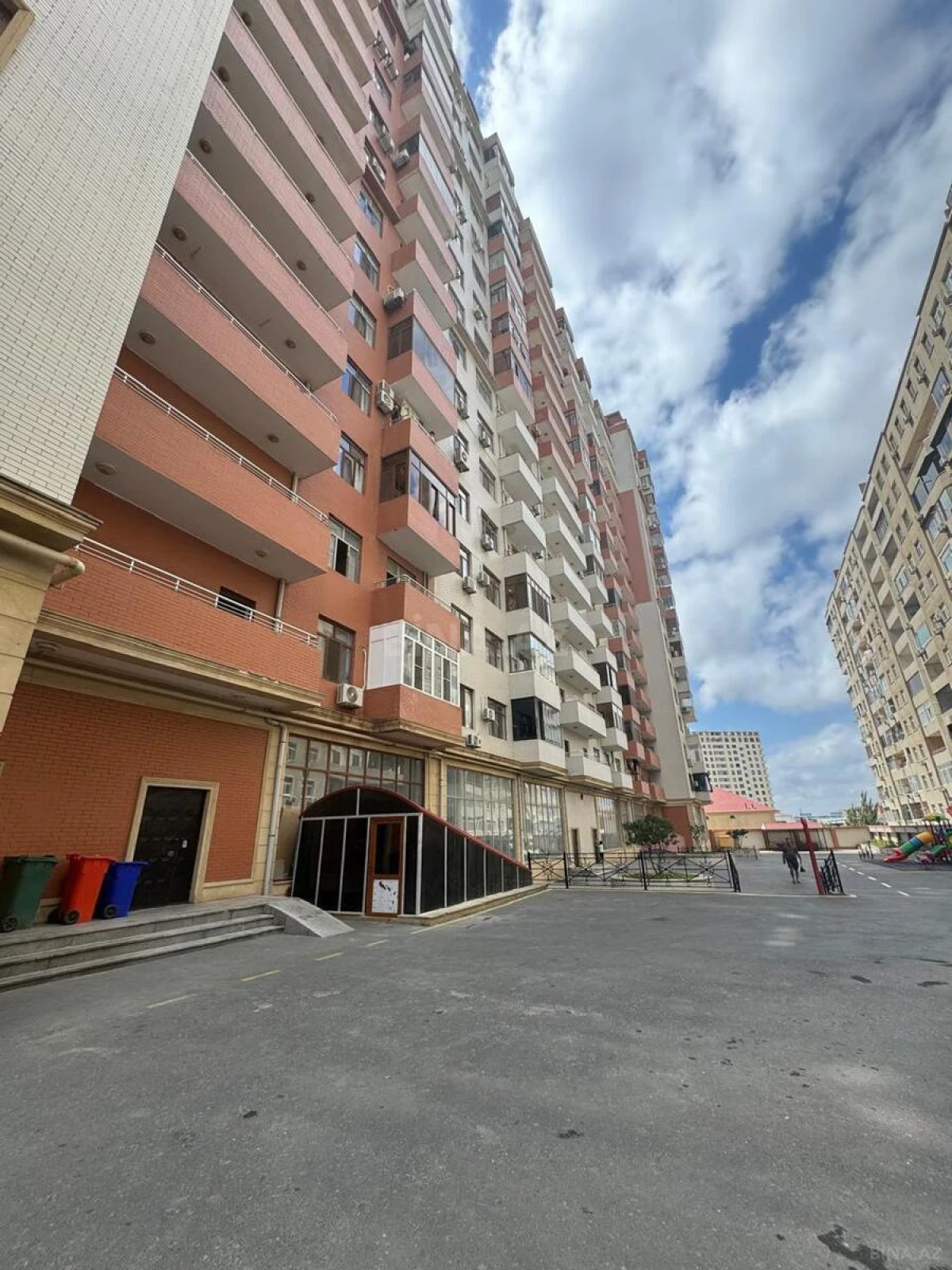 Satılır 2 otaqlı mənzil 72 m²